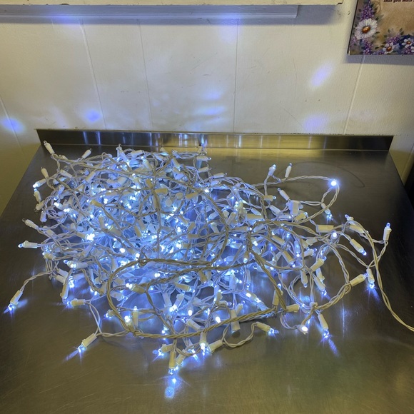 Christmas led icicles lights cool white 2 lights strings 7’ each - Picture 4 of 8